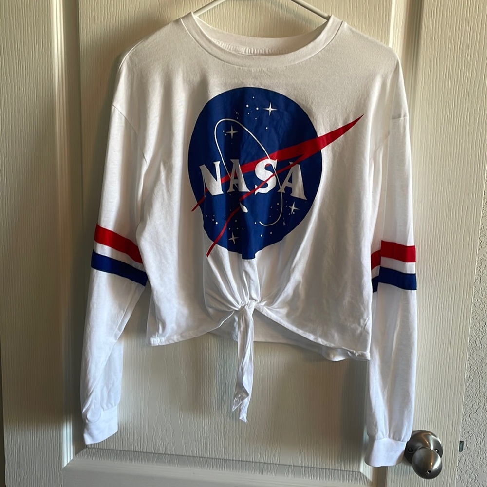 Buzz Aldrin Juniors extra large NASA T-shirt with front tire. Great condition!
